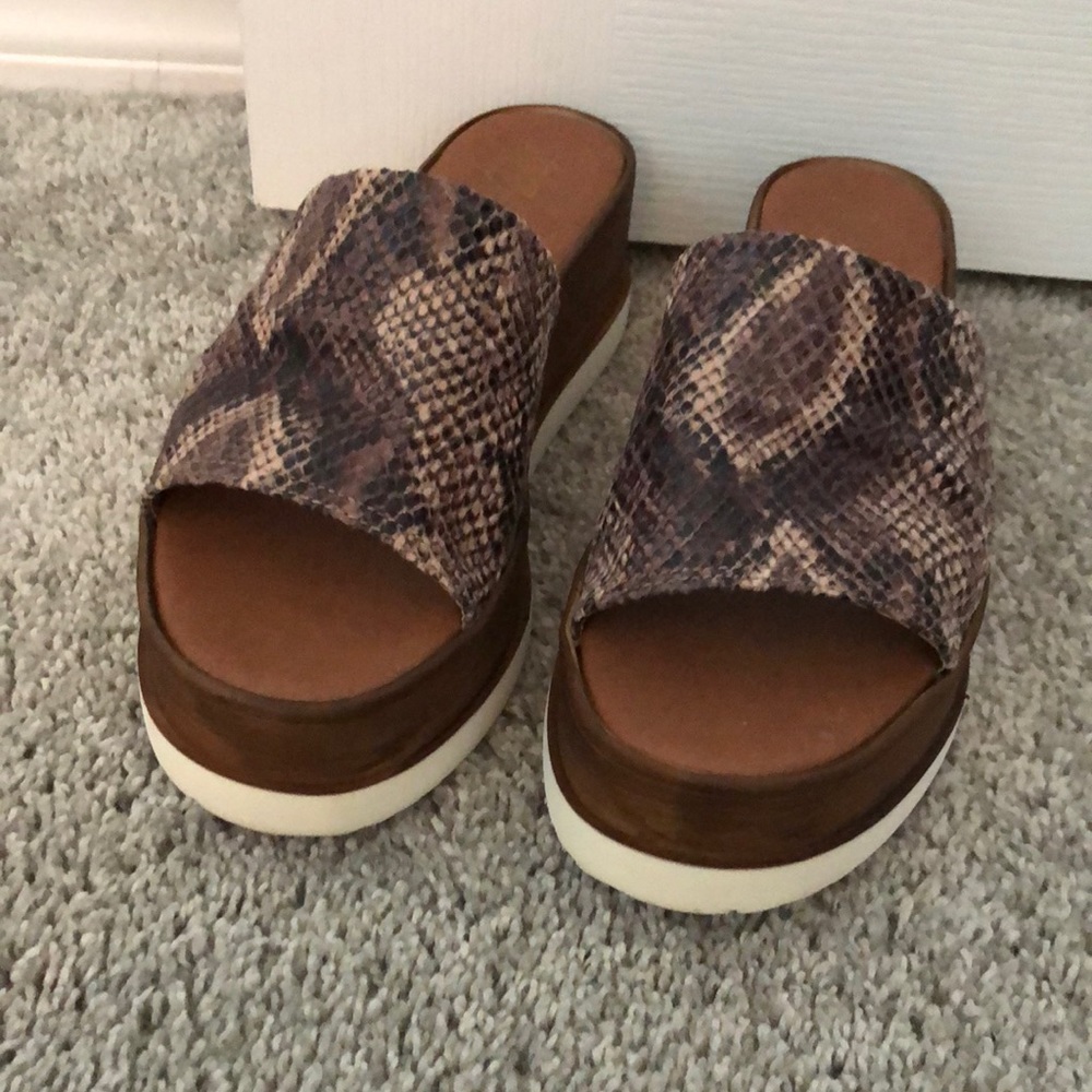 Snakeskin sandals/slides